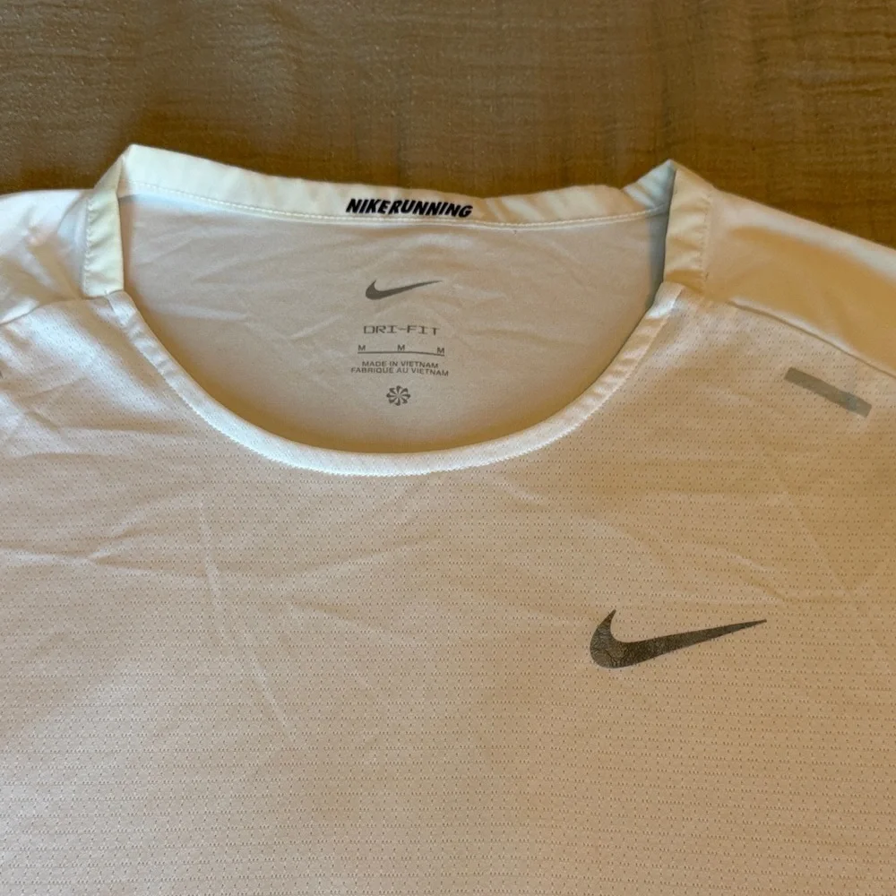 Nike White Short-Sleeve Dri-FIT Crew Tee - Picture 2 of 3